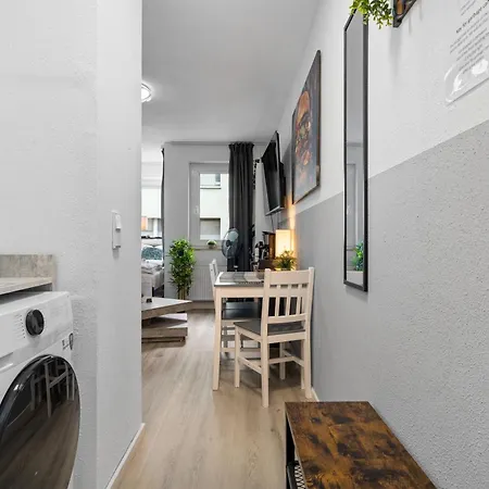 Federnest living Messe Monteure Budget einfache komfortable 2 Personen Vollausstattung WLAN TV 55 Zoll Netflix Hochwertige Küche und Bad Apartamento *
