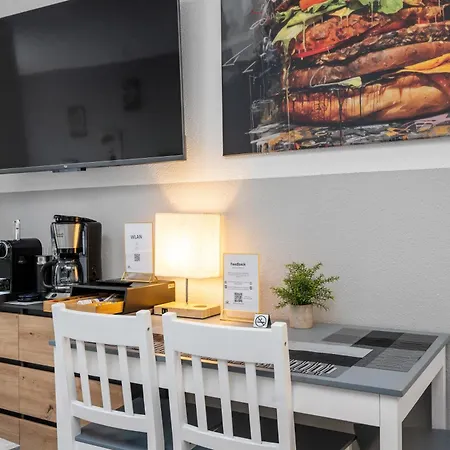 Federnest living Messe Monteure Budget einfache komfortable 2 Personen Vollausstattung WLAN TV 55 Zoll Netflix Hochwertige Küche und Bad Apartamento